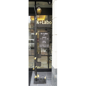 Western-style doors, signs, lamps, streetlights, and plaster products for store design.