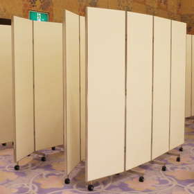 空間を自在にデザイン。360°可変式『パーテーション』