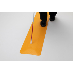 Make evacuation shelters barrier-free! Create spaces that are easy for carts to pass through.