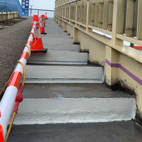 Example of use: Chiba Prefecture-1, pedestrian bridge repair, 'Brushable-S'