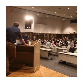 Interpretation services tailored to a wide variety of needs such as meetings, exhibitions, and business negotiations.