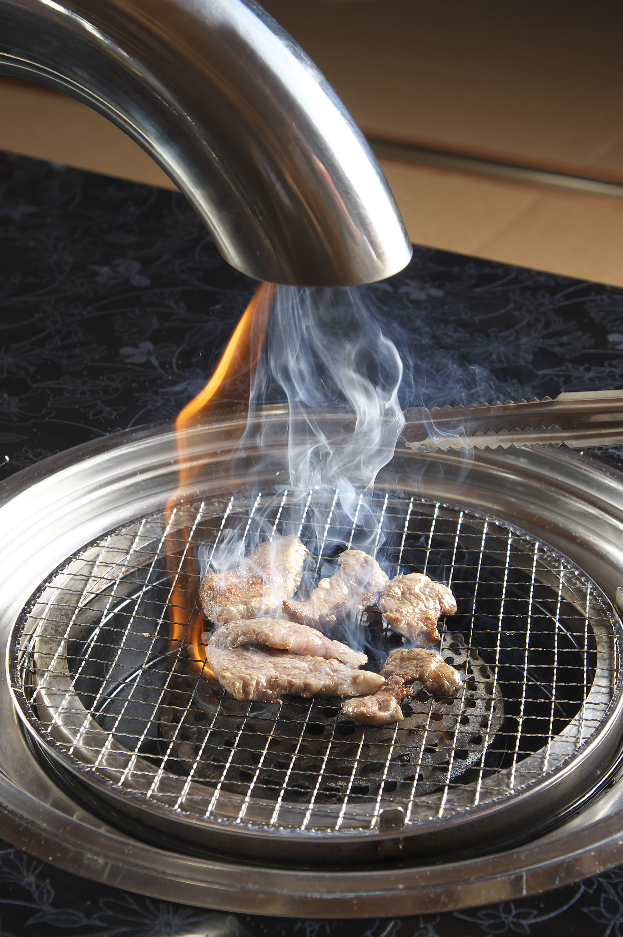 炭火焼きの新たなスタンダード『炭火スピード着火機』 | イワモト