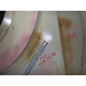 設備のボルト穴