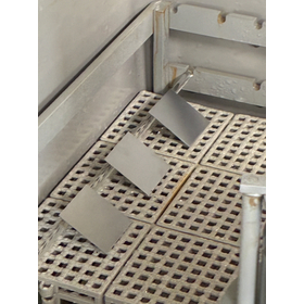 SPCC(錆びやすい材質)に対して錆の付着を研究