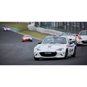 PTC CAR and DRIVER Racing teamの車体。参加車両のゼッケン44番のボディにはPTC社のロゴ。
