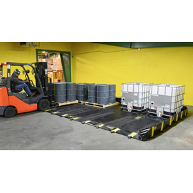 ドラム缶の仮置き場に