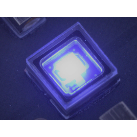 LEDから発光する深紫外線が空気と水を除菌します