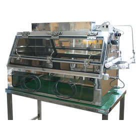 Dehumidifying glove box