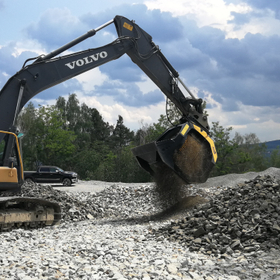 花崗岩を選り分けるスクリーンバケットMB-S18