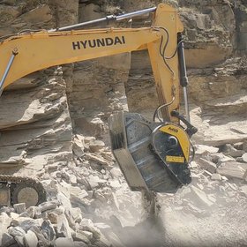 バケットクラッシャーBF90.3で岩石を破砕