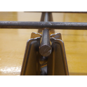 外れにくい！受け溝の部分が溶接金網をしっかり保持