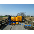 測定対象物を壊すことなく、現状のまま調査対象の振動性状や健全度を知ることができる調査です。
対象は、ビル・橋梁・ダム・地盤など幅広く、ダムなどにおけるコンクリートの強度や地盤の振動伝搬特性などを把握できるため、土木や建築などの業界で活用されている調査です。
当社は、測定業務だけではなく、何をどのように測定するかなどの全体計画の策定からデータ解析の提案まで、地盤・構造物の調査に関する総合的な業務領域を持つ数少ない企業のひとつです。