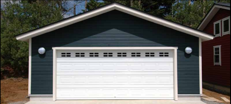 欧米テイストの邸宅に／ガレージドア「レイバード」