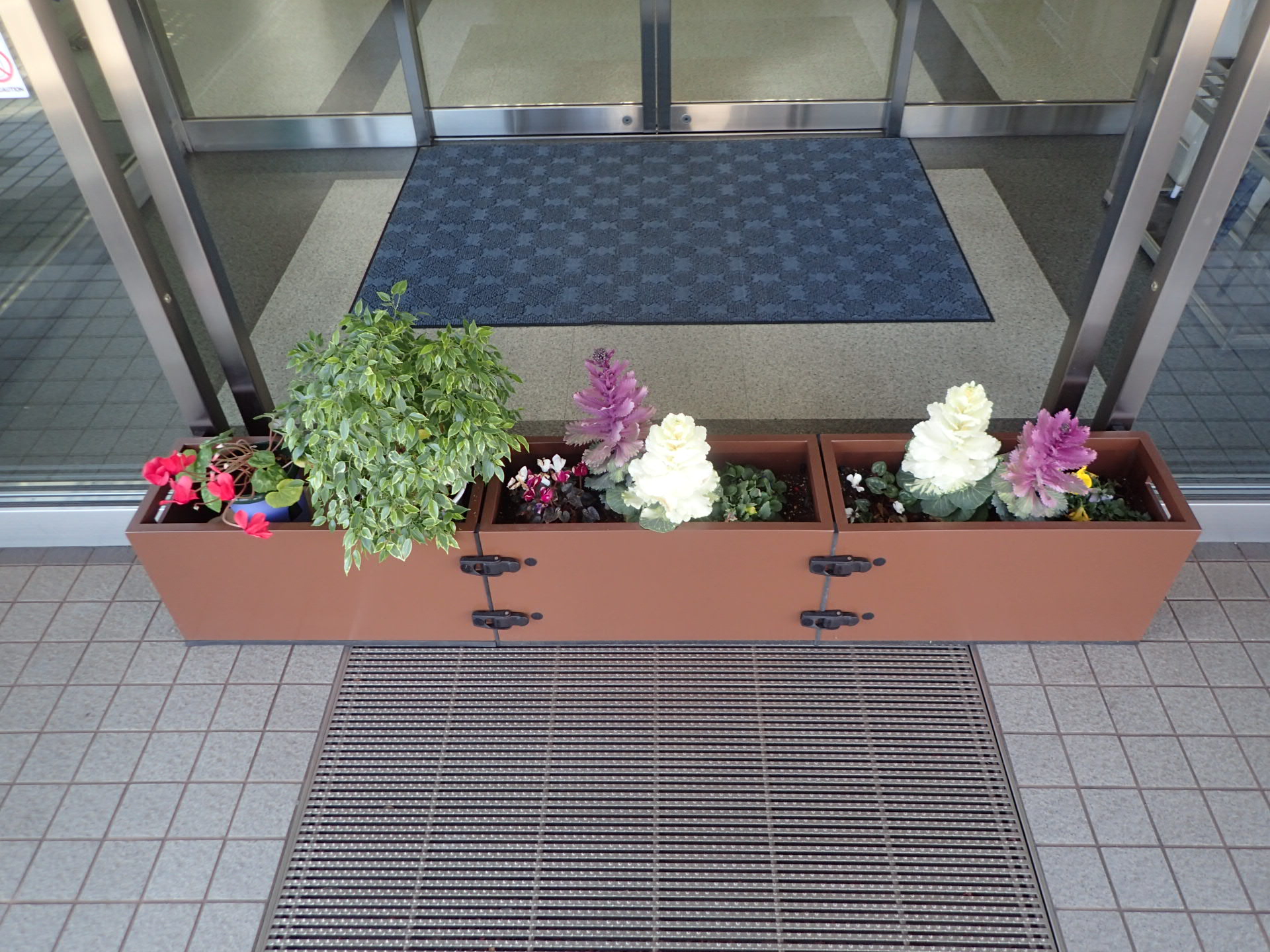 防水ボックス　止水板