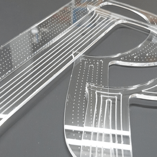 薄型で幅の広いチャンネル文字に！LED導光板のレターパネル