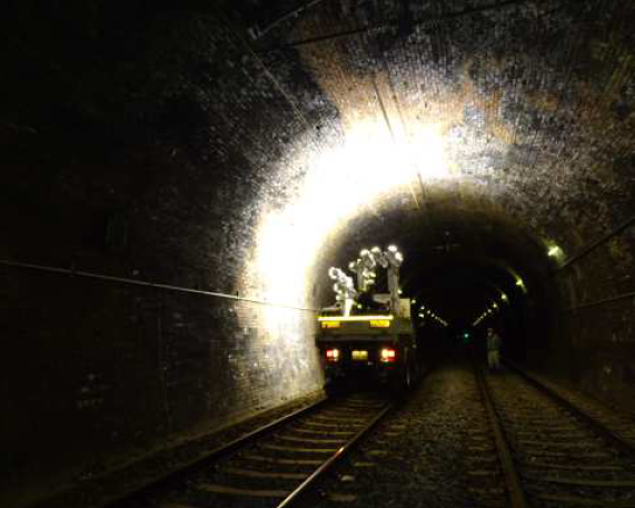 【軌道トンネル内撮影】デジタル画像診断と解析