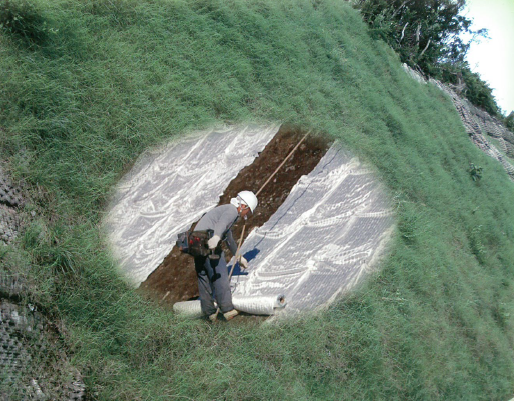 植生基材注入工『グリングリーンマット工法』のご紹介