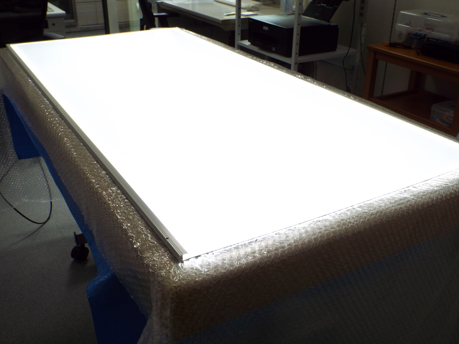 最軽量の導光板式LEDパネル【LEDライトシート】 ルミテクノ | イプロス