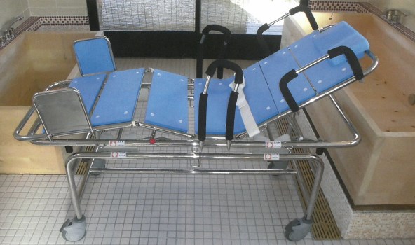 入浴用分離ストレッチャー『ゆ～らく(湯楽)』