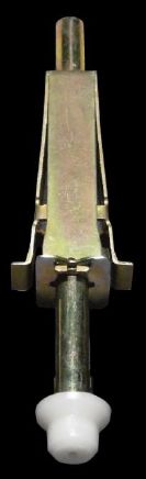 板バネ加工事例　「クローゼット軸金具」