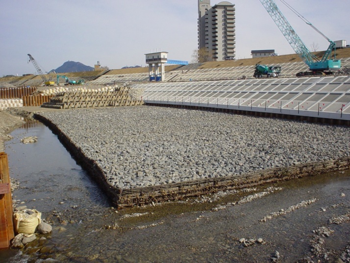 治水事業における　古きより伝わりし、新しき技術