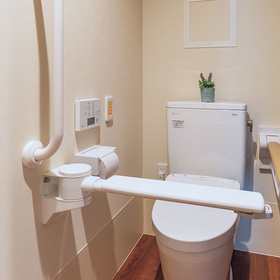 【トイレ内の姿勢保持に】背もたれ・サポート手すり「レストハンド」