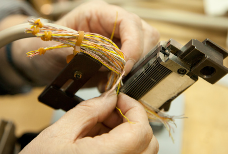 ワイヤーハーネスの加工技術（圧接加工・半田加工）