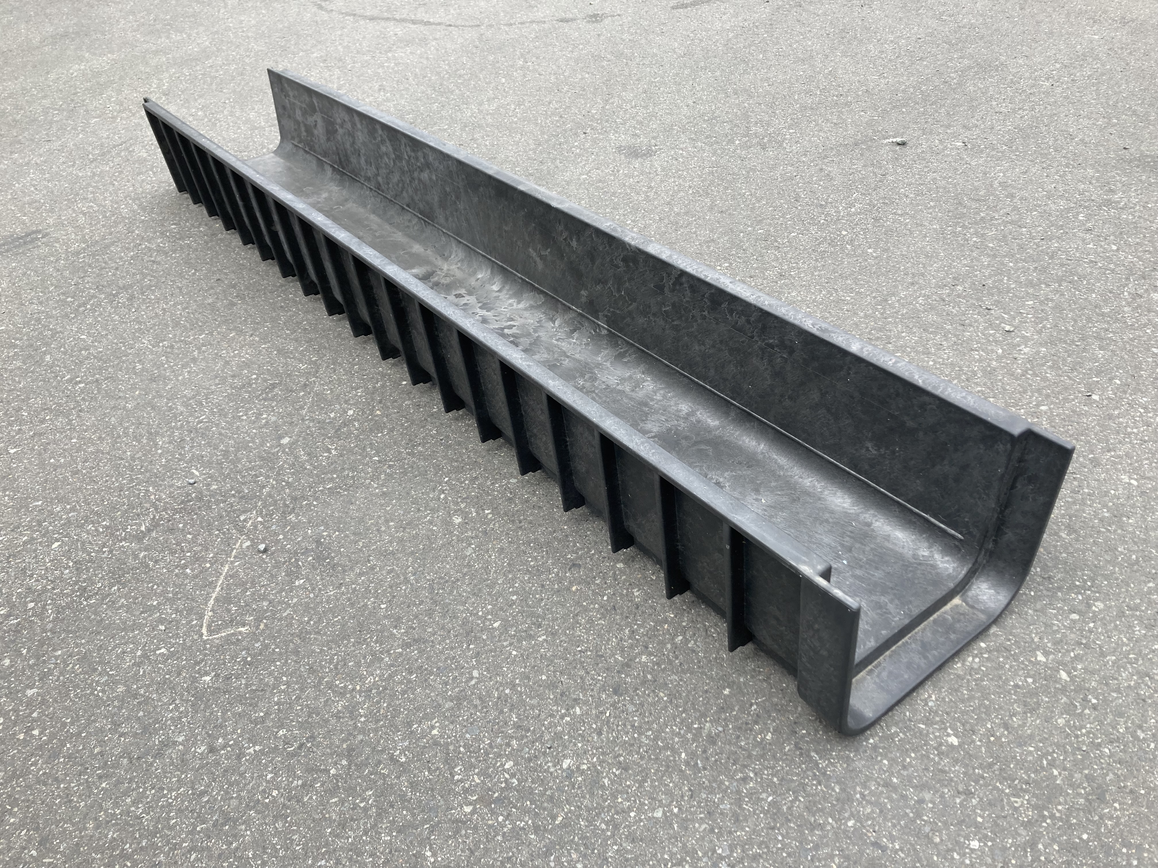 リサイクル製品　エコプラU字溝300