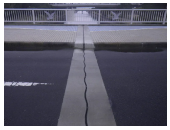 【コラム】地覆とは 道路の安全確保と路面の排水処理を担う | クリテック工業 - Powered by イプロス