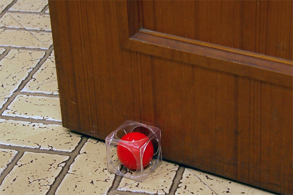 ドアストッパー『DoorCube』
