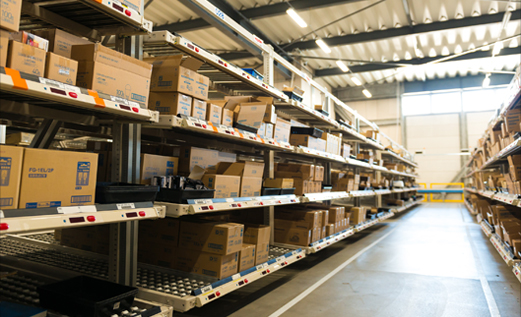 入庫から保管・配送まで、全行程を自社で【自社一貫請負体制】