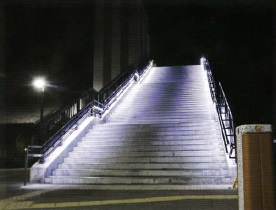 LED内蔵型ステンレス手すり『みちしるべ』