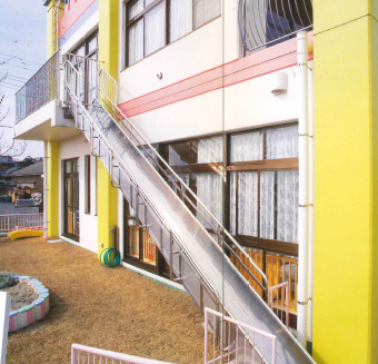 避難用すべり台