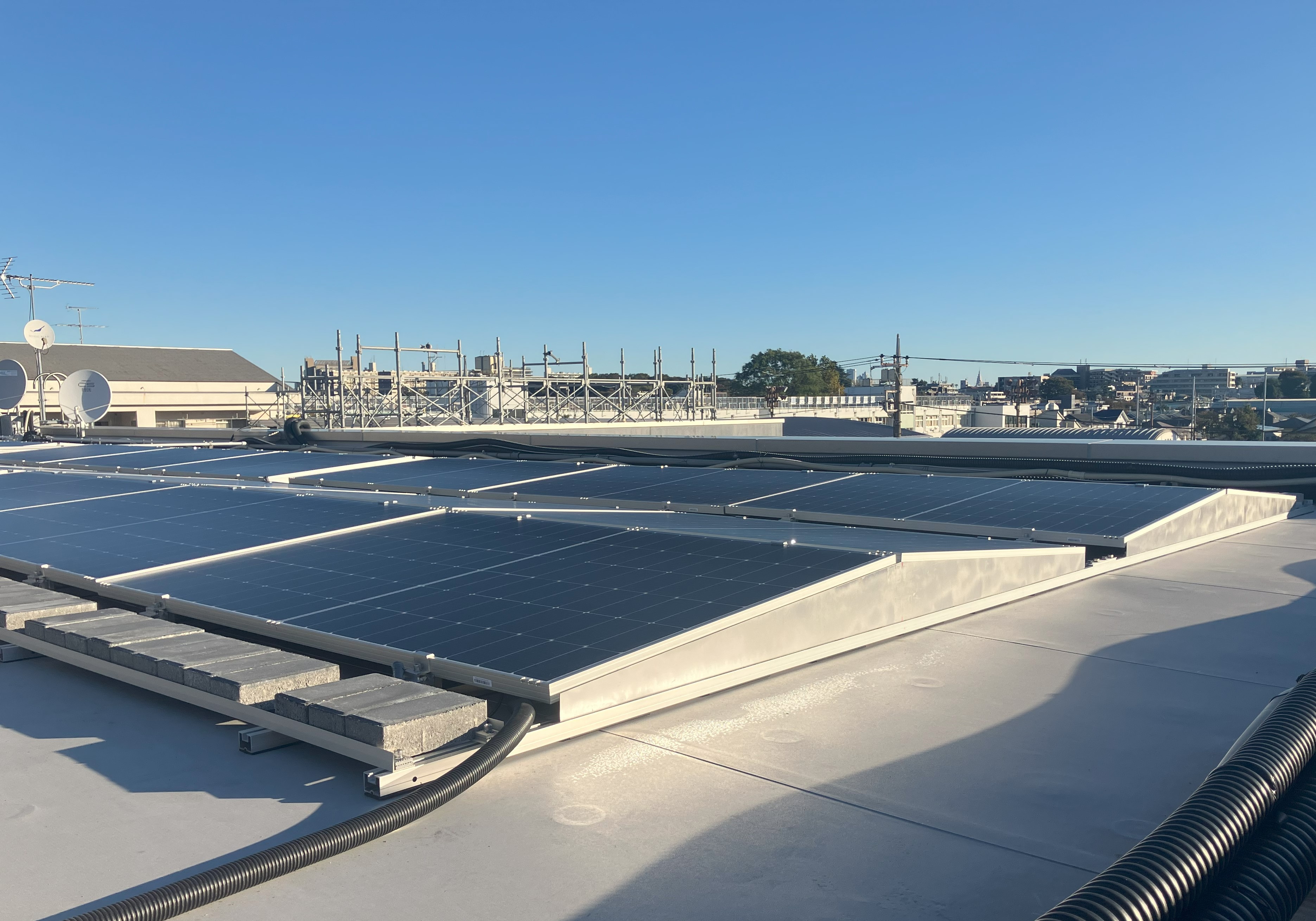 陸屋根用 軽量アンカーレス架台「Up-Base NEO」 アップソーラー