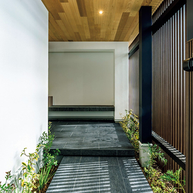 【天然石調タイル】ルザーナ（屋外床・屋内外壁）