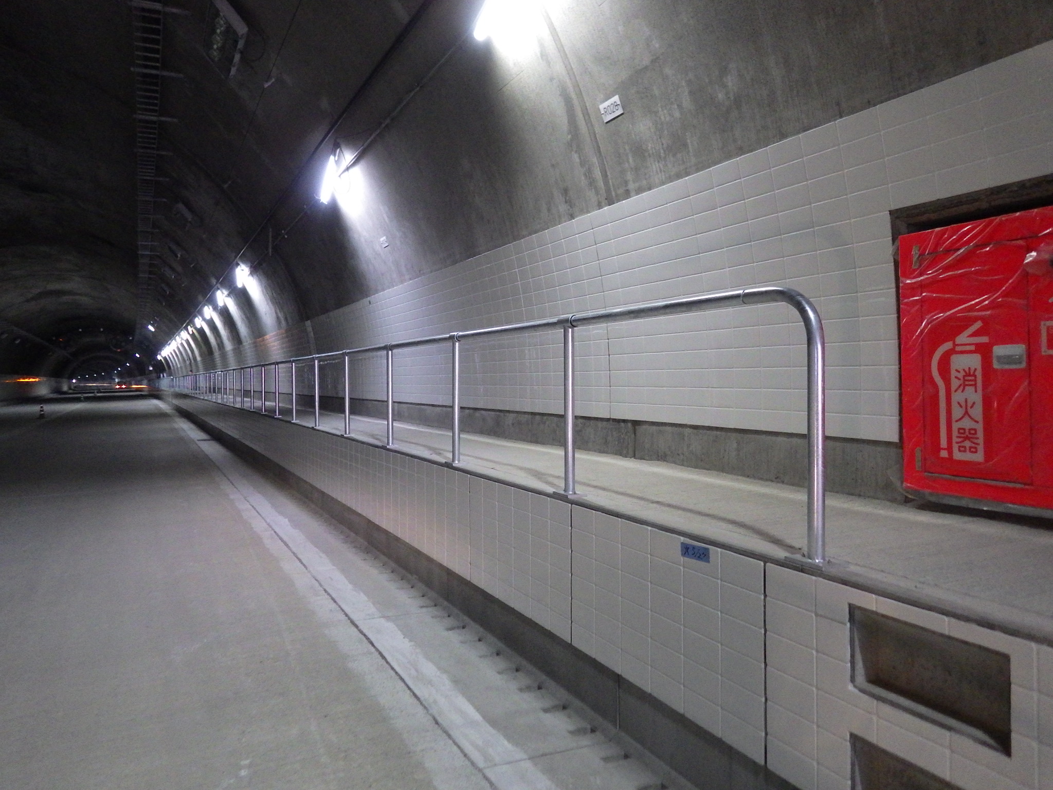 【トンネル工事】ハンドレール（監視員通路用手摺）