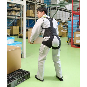 【アシストスーツ】運送・製造・介助　しゃがみ込む動作、中腰姿勢に