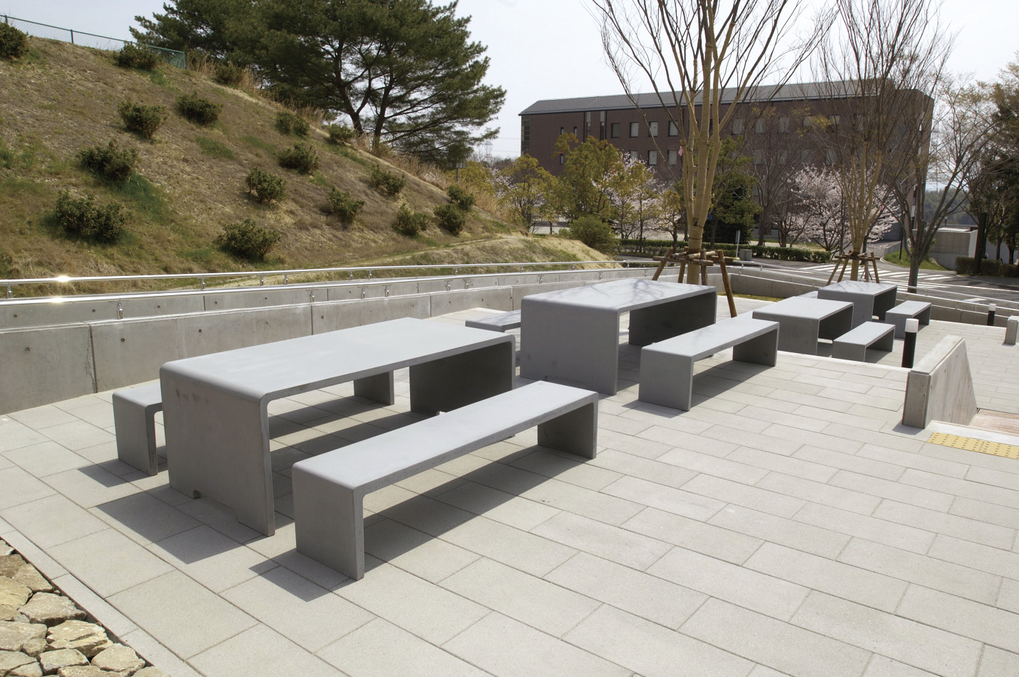 ベンチ・テーブル『iks（イクス）』 日本興業 | イプロス