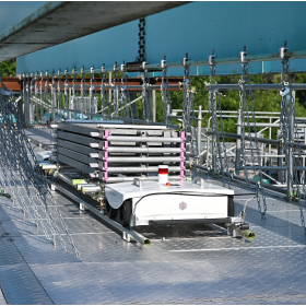 クレーンが入らない現場の運搬を自動化『TLEVER』