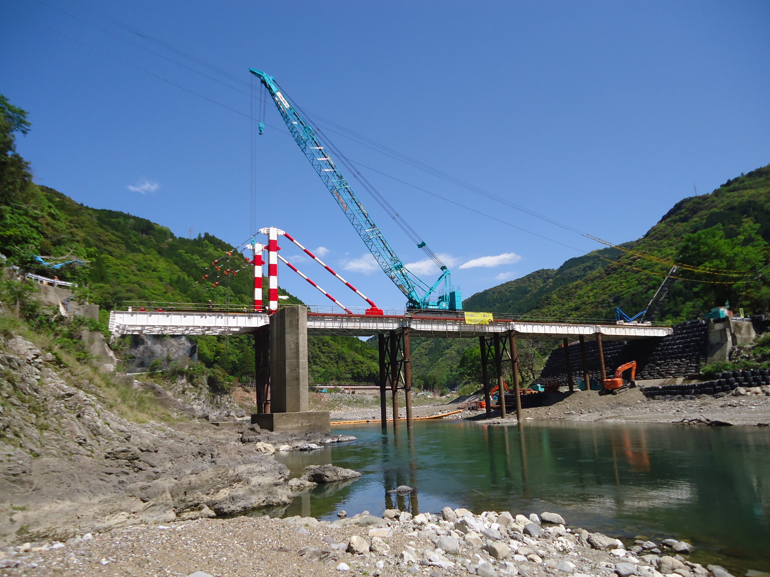 20m支間一括架設方式の仮橋仮桟橋工 L桟橋工法 | 横山基礎工事 - Powered by イプロス