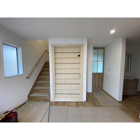 Hidden bookshelf (hidden door)