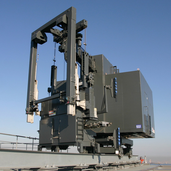 高層建物向け自動窓拭き機