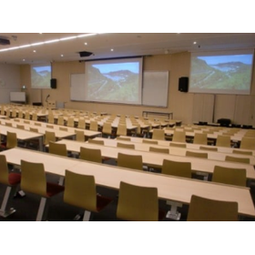 【納入事例】武蔵大学様～1号館の16教室にAV設備を導入