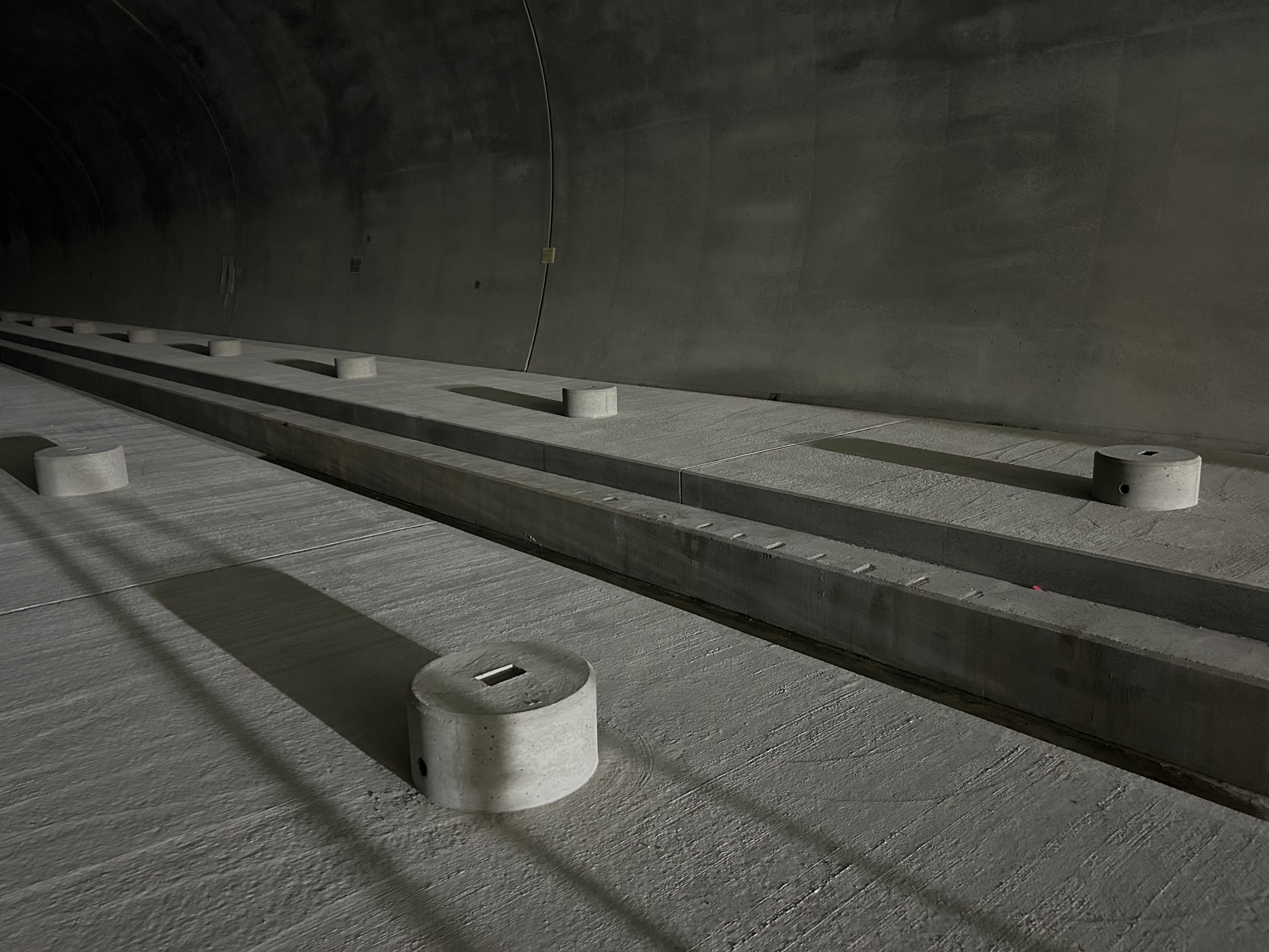 【路盤鉄筋コンクリート(新幹線)】『面木付突起コンクリート型枠』