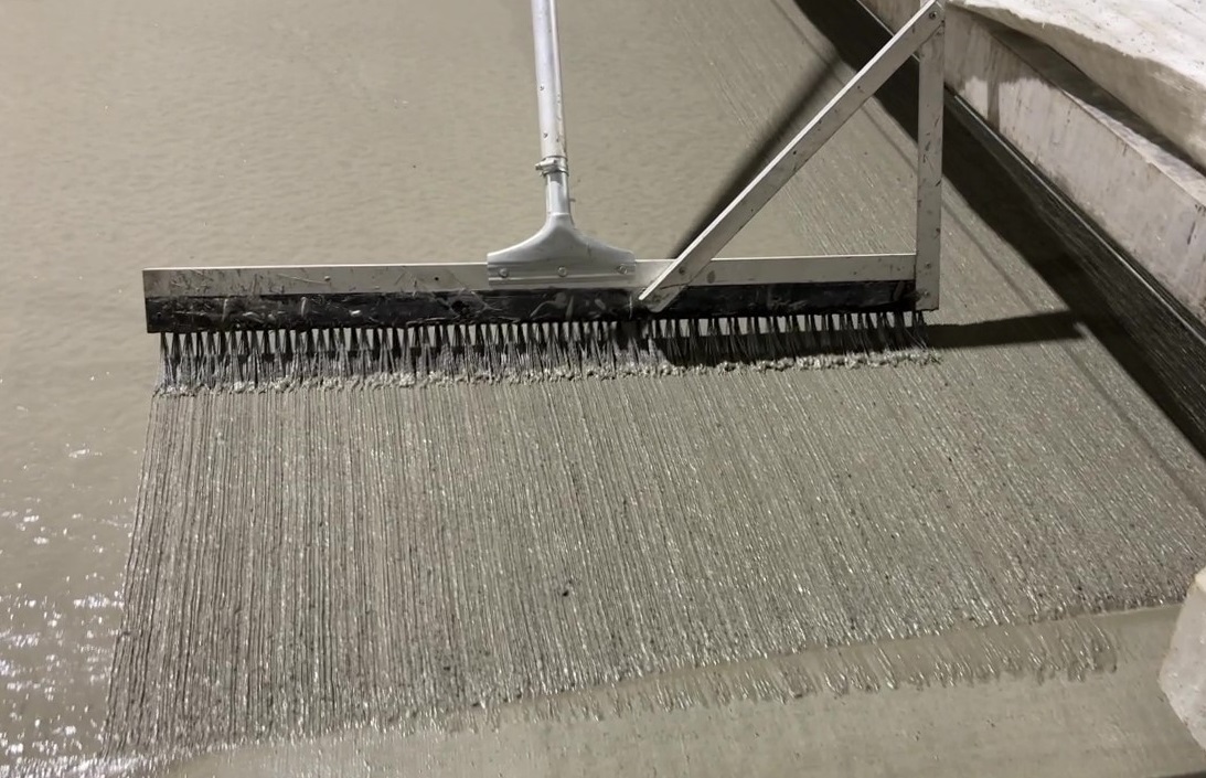 【コンクリート舗装】粗面仕上用ほうき 『ソメンダー』