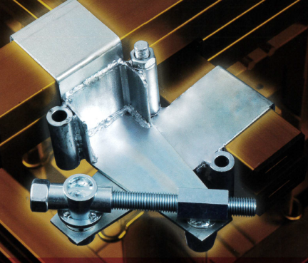 角締め金物『たたけ！ちょロック』
