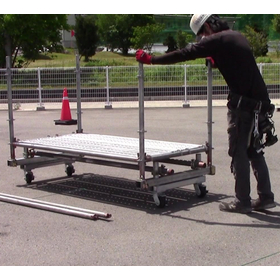 運搬から足場作業まで1台で完結！足場にも変わる『マルトロ台車』