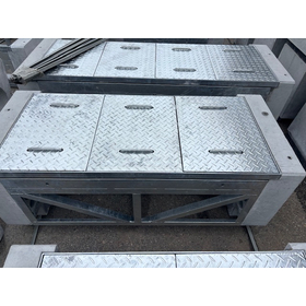 坑内ハンドホール（縞鋼板タイプ）