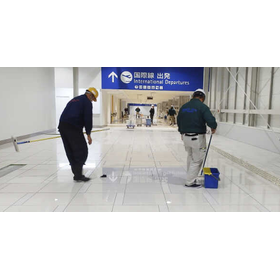 4,000m2のタイルを、平均年齢63歳13名が2晩で防滑完遂