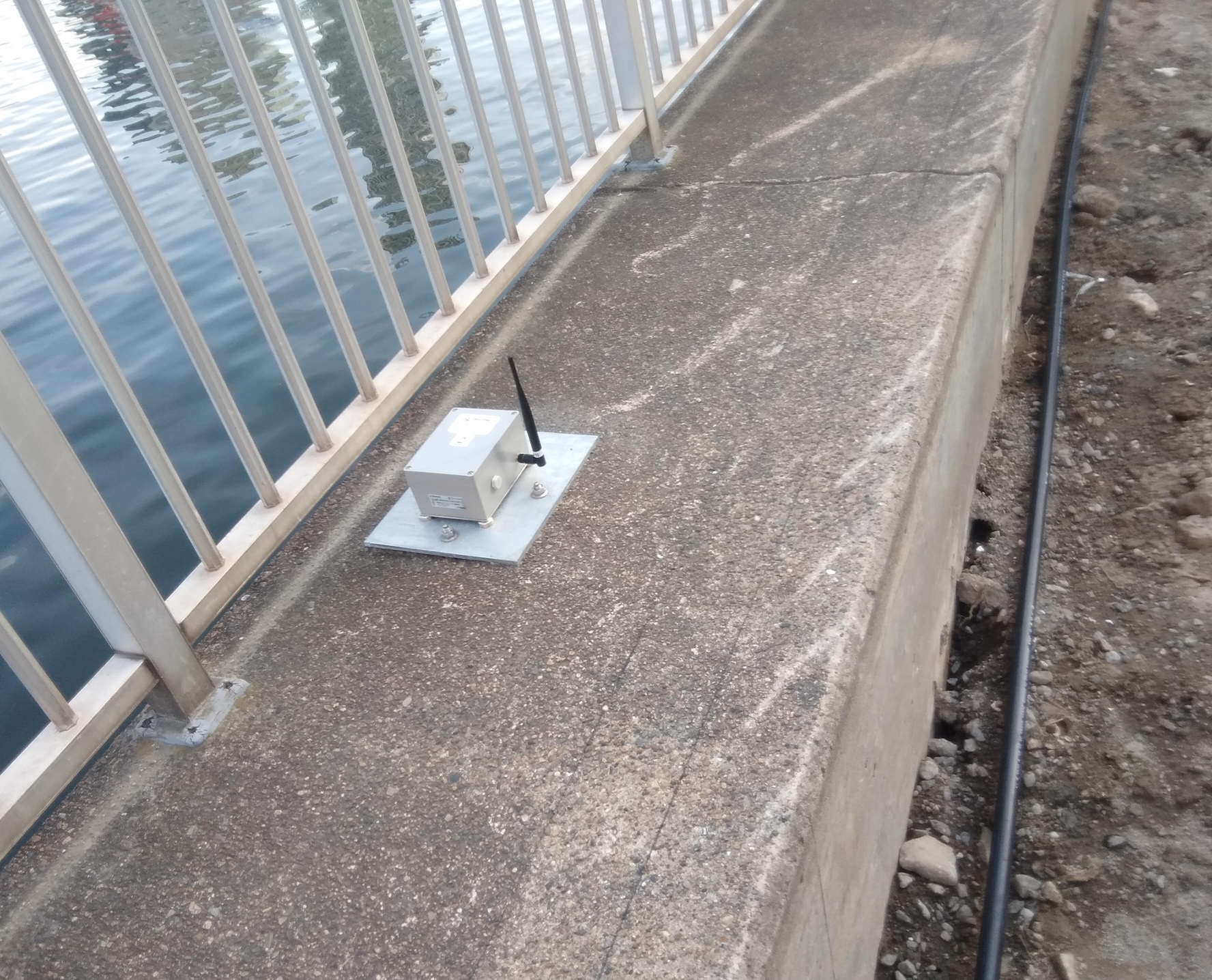 【港湾向け】無線式 傾斜計による護岸傾斜監視